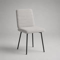 Chaise de salle à manger rembourrée en polyester gris clair avec pieds en acier noir, 84 × 48 × 56 cm