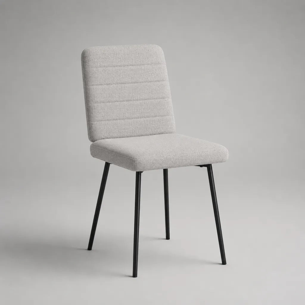 Chaise de salle à manger rembourrée en polyester gris clair avec pieds en acier noir, 84 × 48 × 56 cm