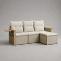 Canapé de jardin d’angle 3 places en résine tressée beige avec méridienne droite, rangements, tablette en bois et coussins crème, 210 × 145 × 88 cm
